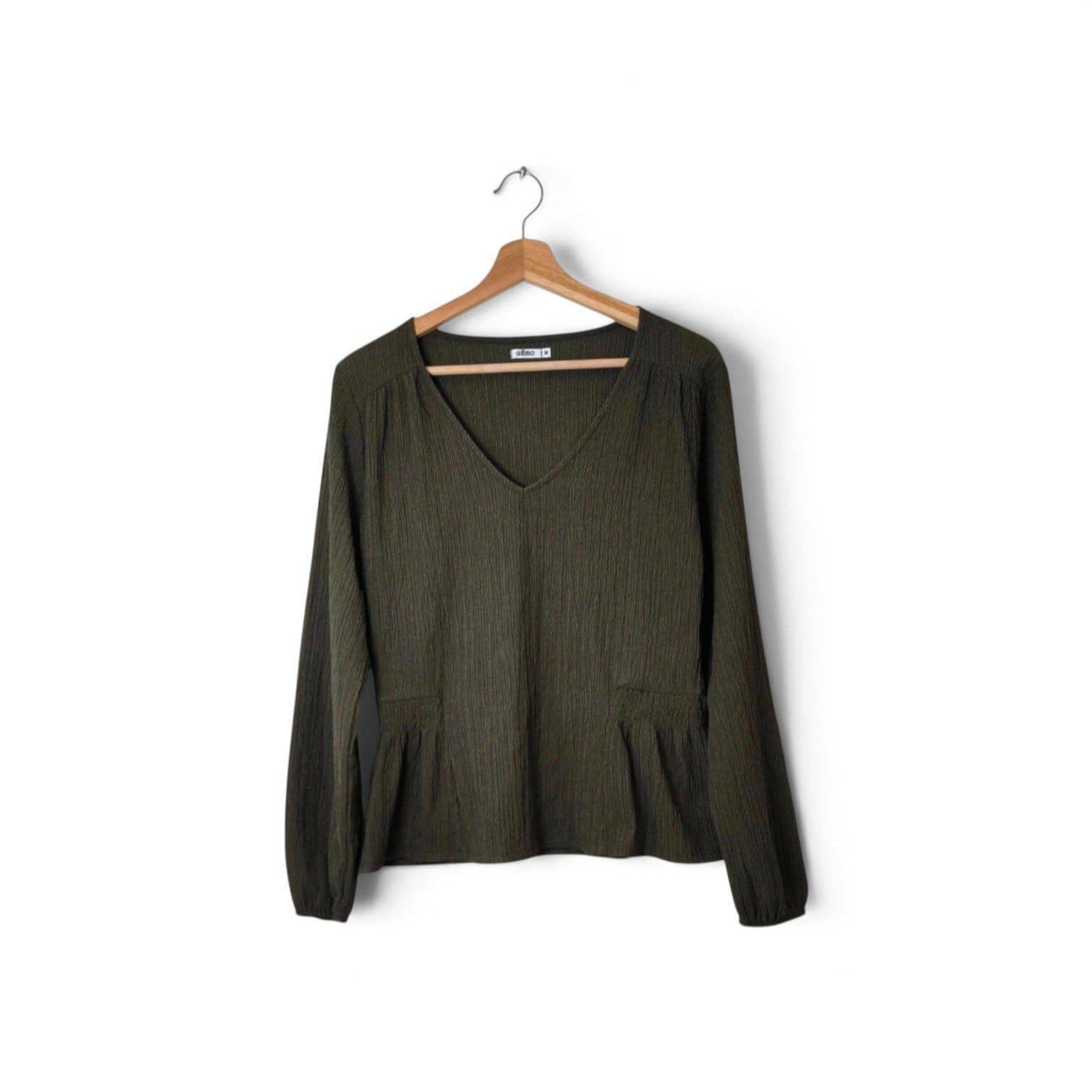 Blusa verde caqui escote V
